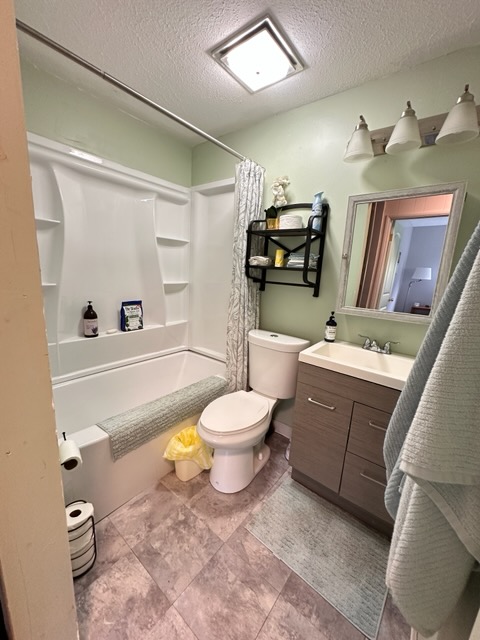 16-1562 Io Kea Rd Mountain View Mountain View, HI 96771 - Photo 22 of 30 a bathroom with a sink toilet and shower