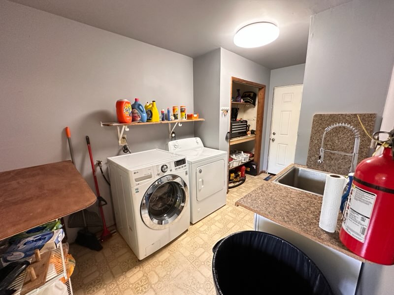 16-1562 Io Kea Rd Mountain View Mountain View, HI 96771 - Photo 23 of 30 a utility room with dryer and washer