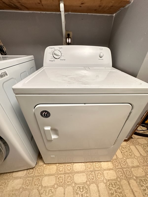 16-1562 Io Kea Rd Mountain View Mountain View, HI 96771 - Photo 25 of 30 a close up view of washer and dryer
