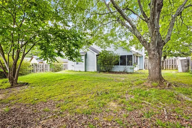 a view of a house with a yard