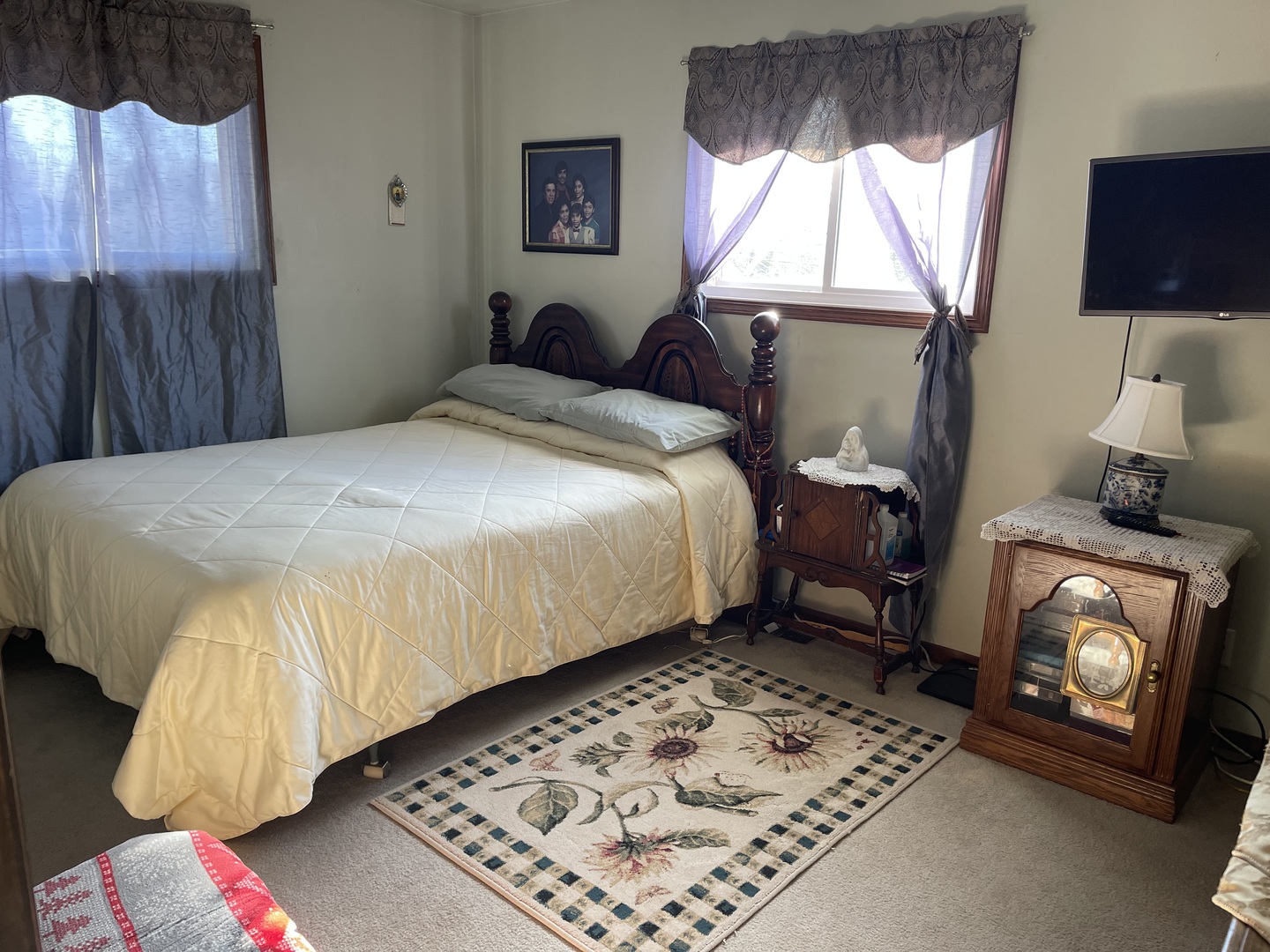 6602 Wander Way Cary, IL 60013 - Photo 18 of 45 a bedroom with a bed and a window