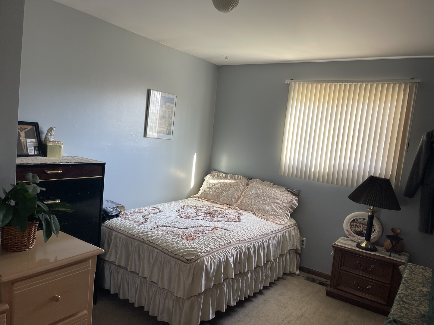 6602 Wander Way Cary, IL 60013 - Photo 19 of 45 a bedroom with a bed and a dresser in it