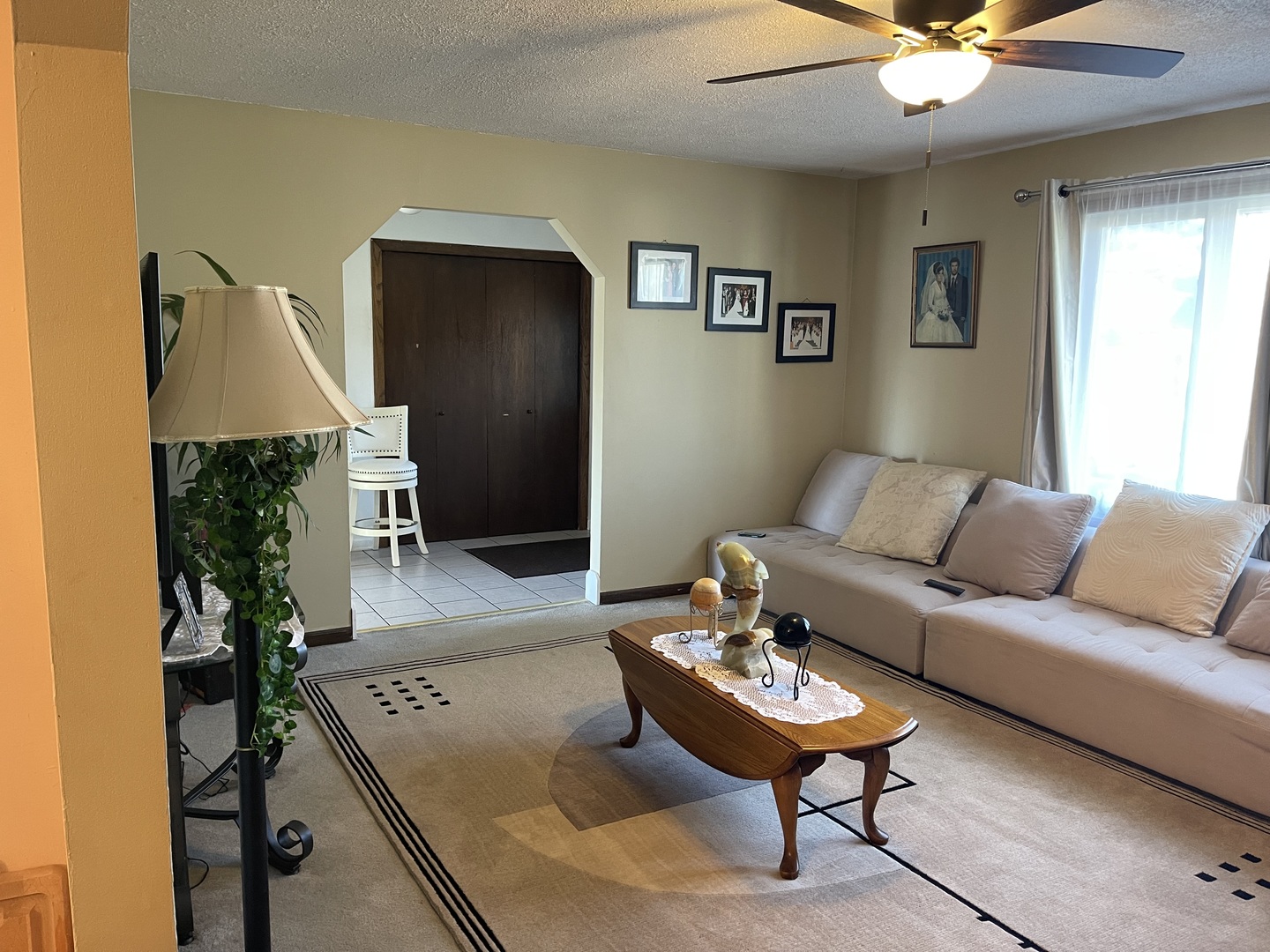 6602 Wander Way Cary, IL 60013 - Photo 6 of 45 a living room with furniture and a table