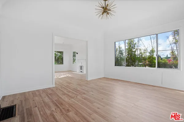 $3,050 | 1091 South Mansfield Avenue, Los Angeles, CA 90019