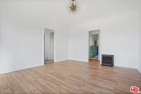 $3,050 | 1091 South Mansfield Avenue, Los Angeles, CA 90019