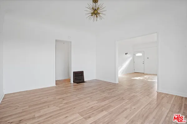 $3,050 | 1091 South Mansfield Avenue, Los Angeles, CA 90019