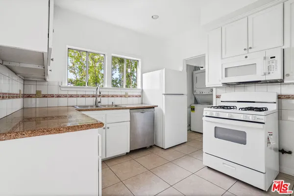 $3,050 | 1091 South Mansfield Avenue, Los Angeles, CA 90019