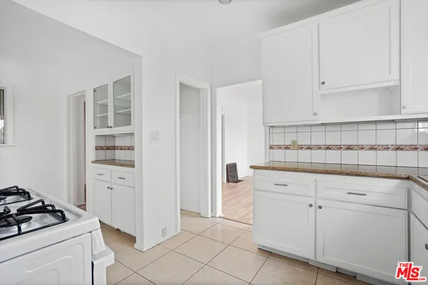 $3,050 | 1091 South Mansfield Avenue, Los Angeles, CA 90019