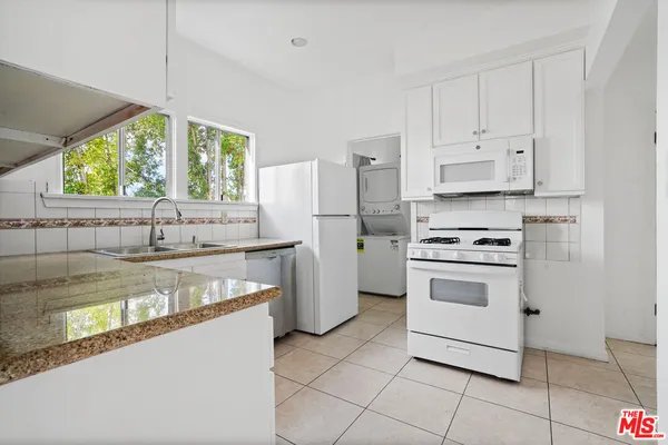 $3,050 | 1091 South Mansfield Avenue, Los Angeles, CA 90019
