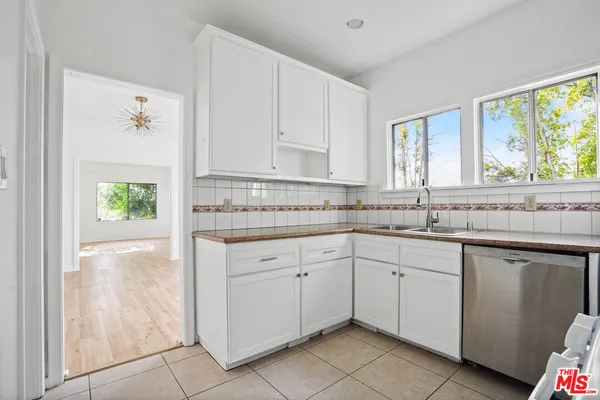 $3,050 | 1091 South Mansfield Avenue, Los Angeles, CA 90019