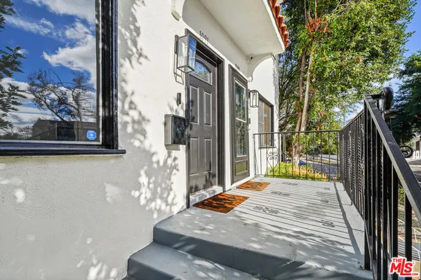 $3,050 | 1091 South Mansfield Avenue, Los Angeles, CA 90019