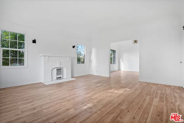 $3,050 | 1091 South Mansfield Avenue, Los Angeles, CA 90019
