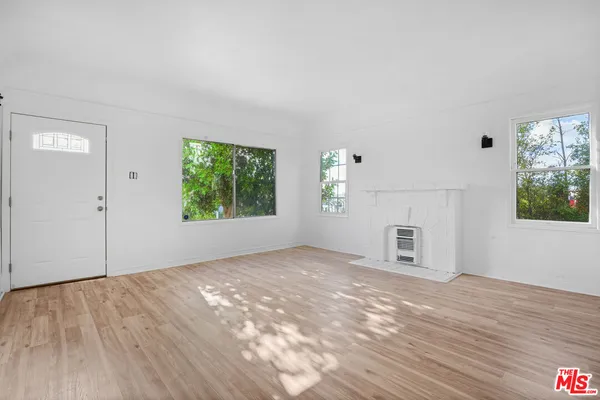 $3,050 | 1091 South Mansfield Avenue, Los Angeles, CA 90019