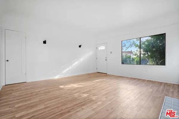 $3,050 | 1091 South Mansfield Avenue, Los Angeles, CA 90019