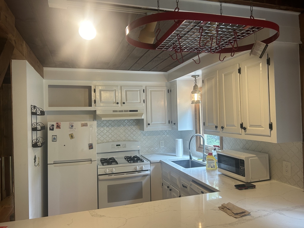 16 Church Street, Unit 1 Sandwich, MA 02563 - Photo 9 of 14