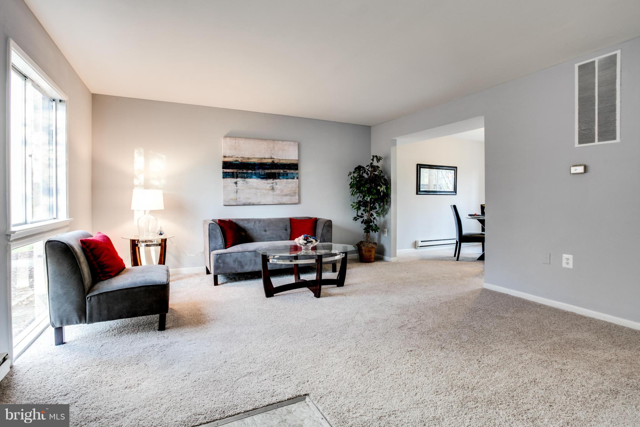 2487 Pyrenees Court Reston, VA 20191 - Photo 9 of 27 Living Room