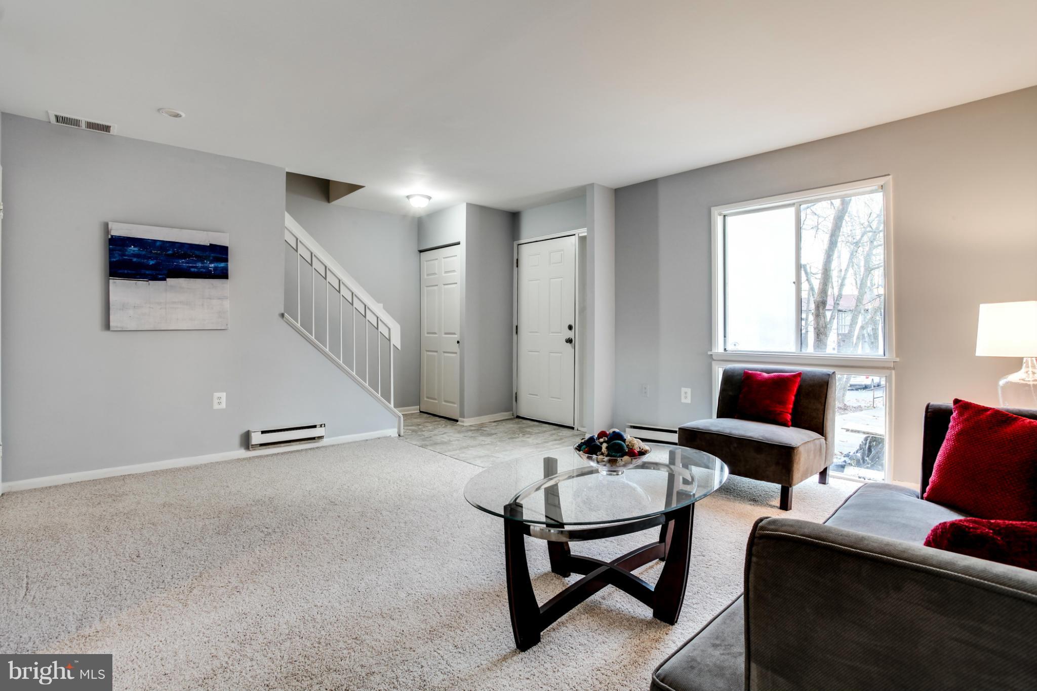 2487 Pyrenees Court Reston, VA 20191 - Photo 10 of 27 Living Room