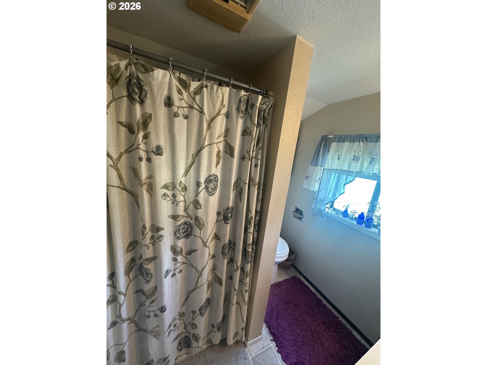 2063 Alder Avenue Reedsport, OR 97467 - Photo 16 of 29 a view of walk in closet