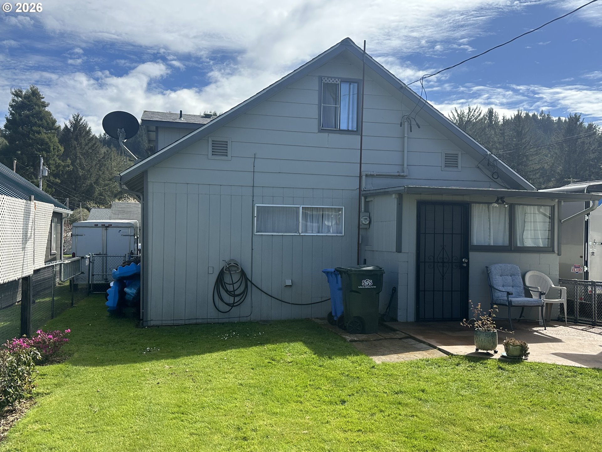 2063 Alder Avenue Reedsport, OR 97467 - Photo 23 of 29 a backyard of a house
