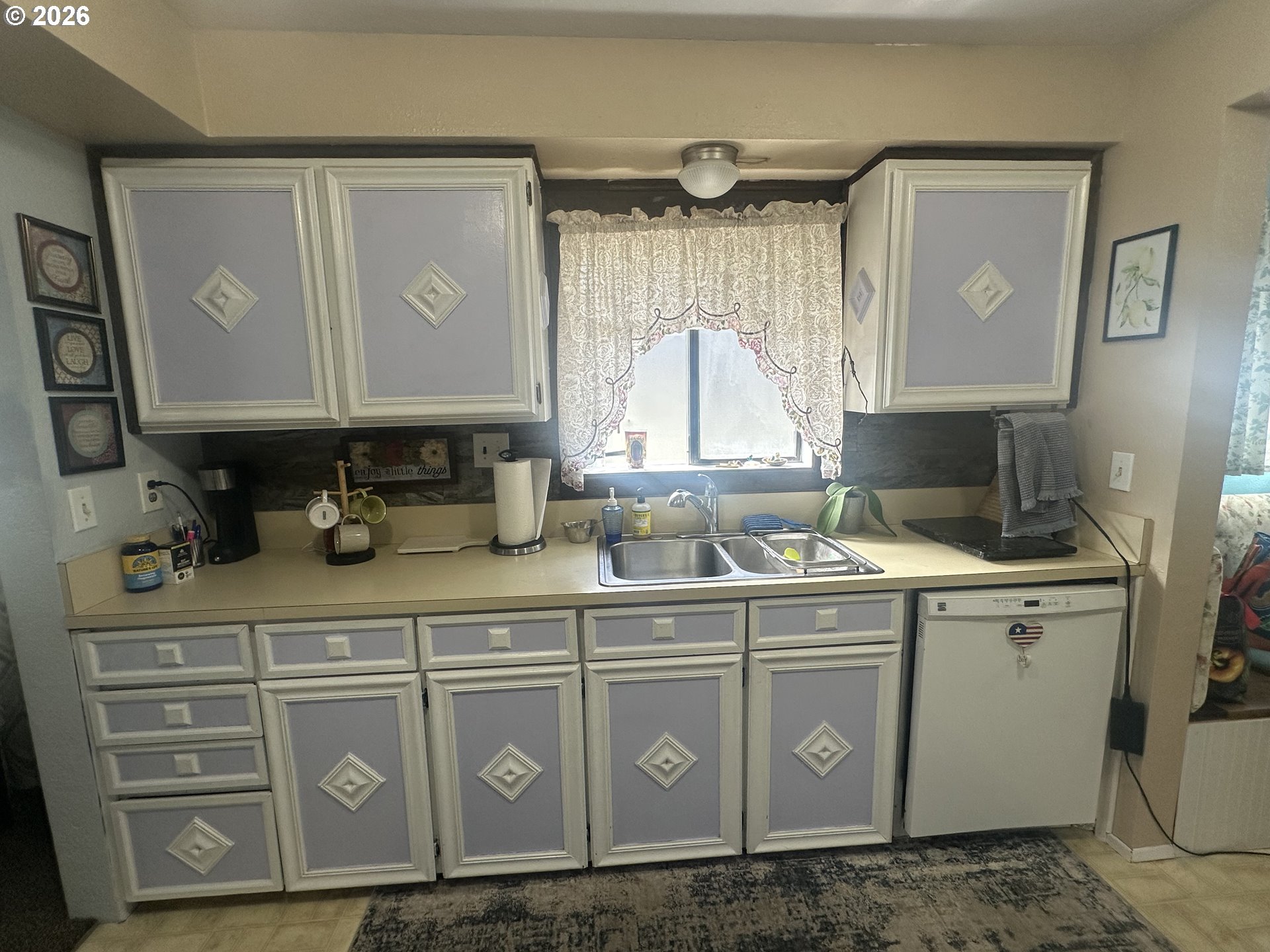 2063 Alder Avenue Reedsport, OR 97467 - Photo 10 of 29 a bathroom with a sink a vanity and a mirror