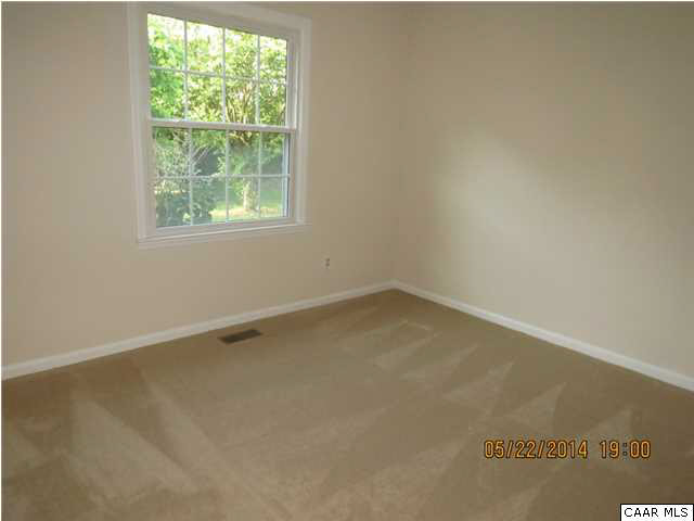 622 Stephens Loop Ruckersville, VA 22968 - Photo 11 of 14 an empty room with a window