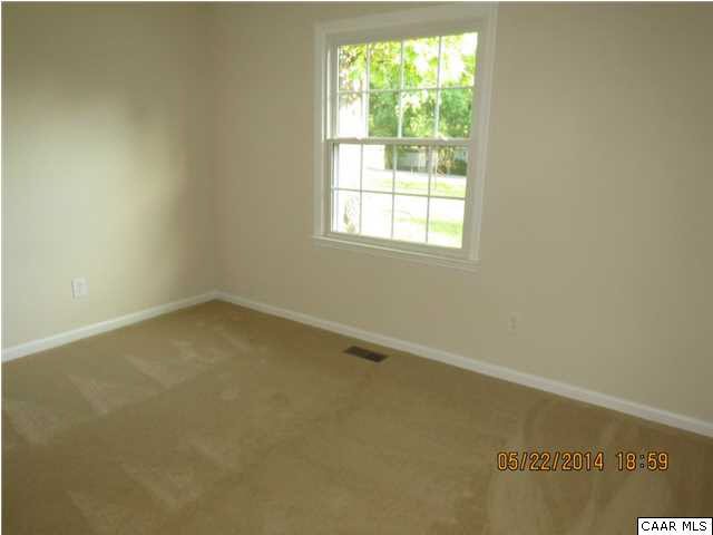 622 Stephens Loop Ruckersville, VA 22968 - Photo 9 of 14 an empty room with a window