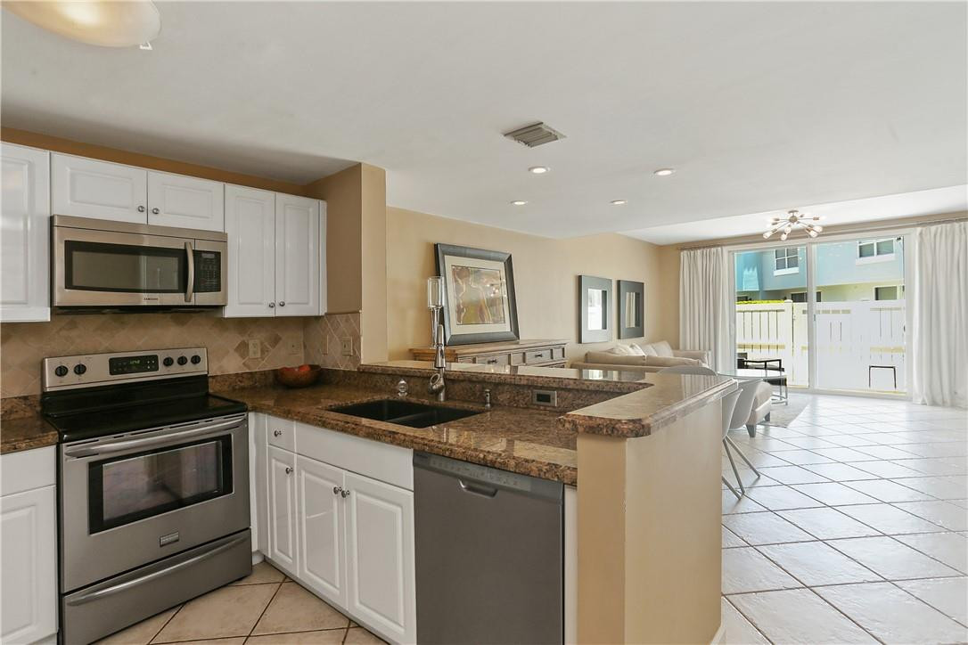 1048 Jeffery Street, Unit 1048 Boca Raton, FL 33487 - Photo 6 of 29 Photo 6