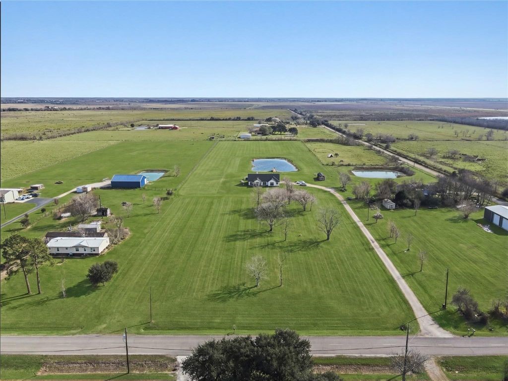 17637 Englin Road Winnie, TX 77665 - Photo 5 of 37