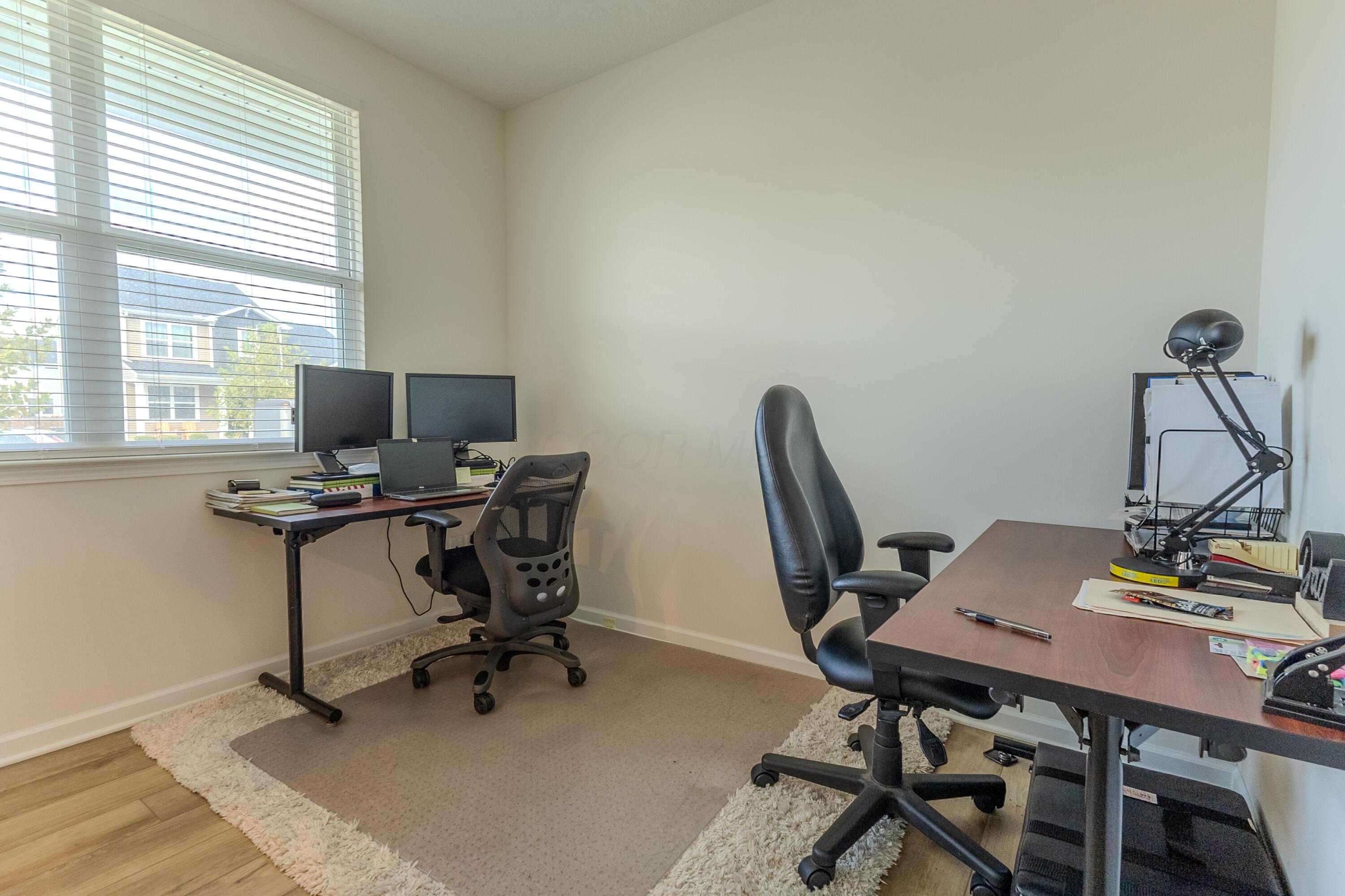307 Honeysuckle Road Ashville, OH 43103 - Photo 6 of 37 Den/Office