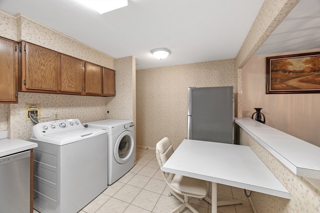 402 Paradise Road, Unit U: 3Q Swampscott, MA 01907 - Photo 16 of 36