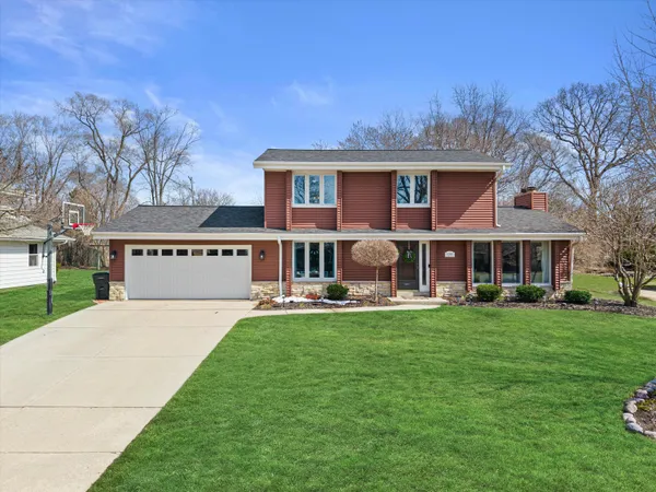 $559,900 | 3260 South Regal Drive, New Berlin, WI 53151