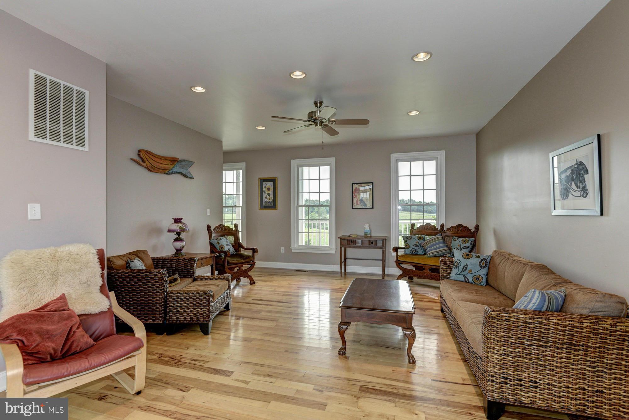 3830 Horine Road Jefferson, MD 21755 - Photo 4 of 30 Living Room
