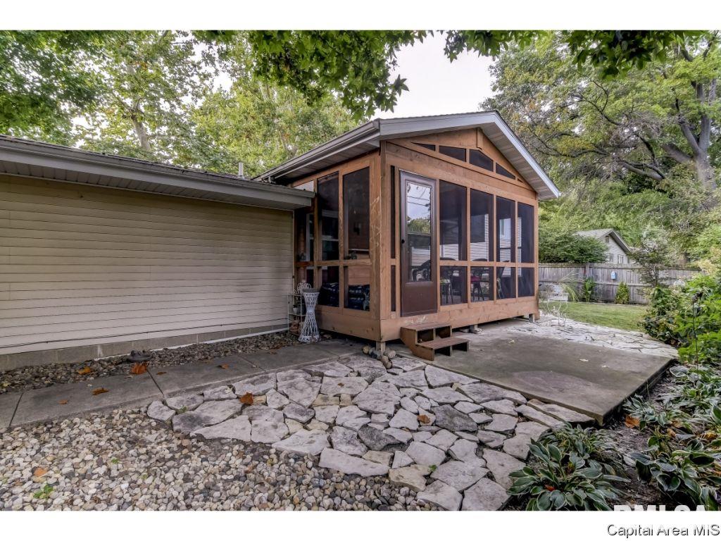 65 Lambert Lane Springfield, IL 62704 - Photo 2 of 35