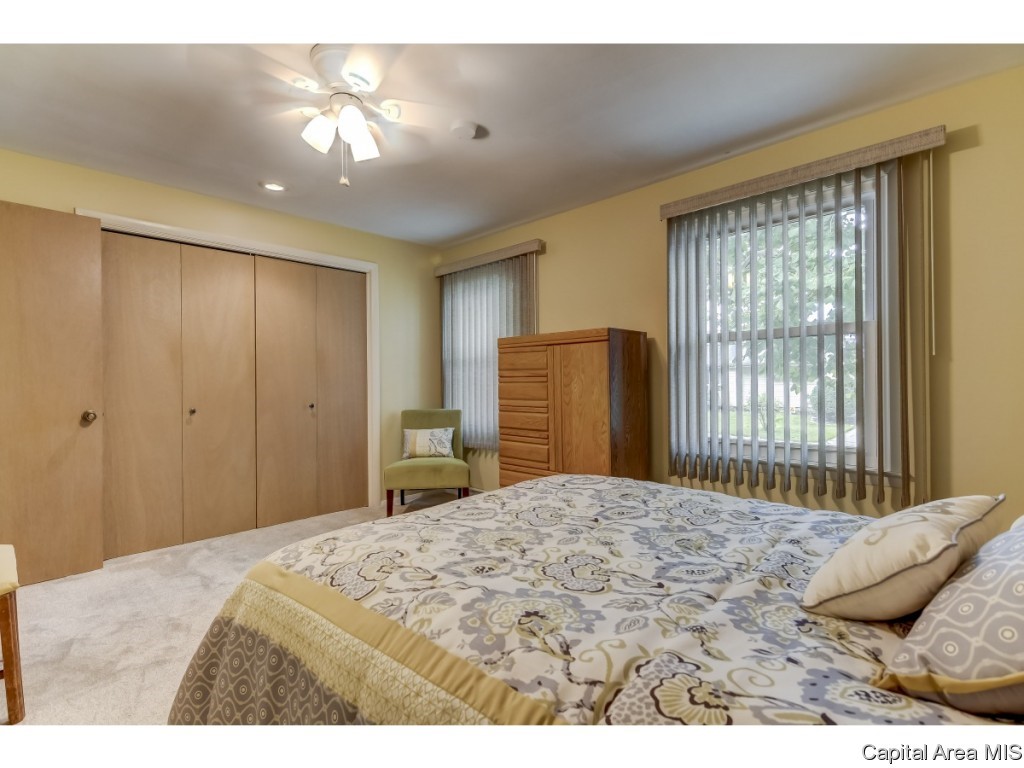 65 Lambert Lane Springfield, IL 62704 - Photo 7 of 35