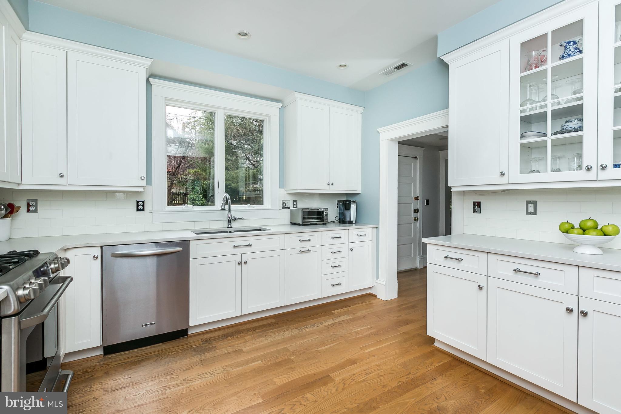 110 Hawthorn Road Baltimore, MD 21210 - Photo 11 of 61