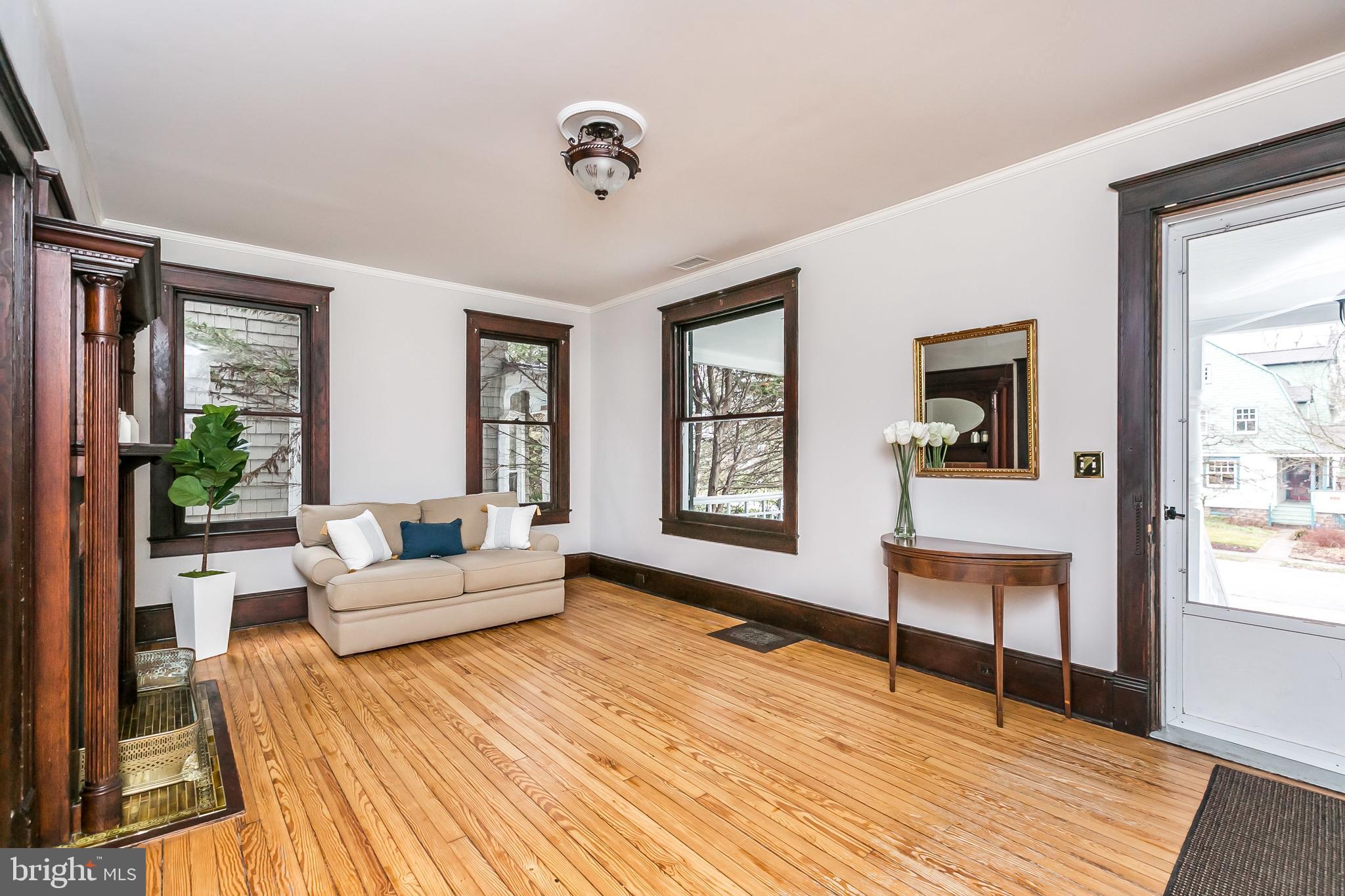 110 Hawthorn Road Baltimore, MD 21210 - Photo 4 of 61