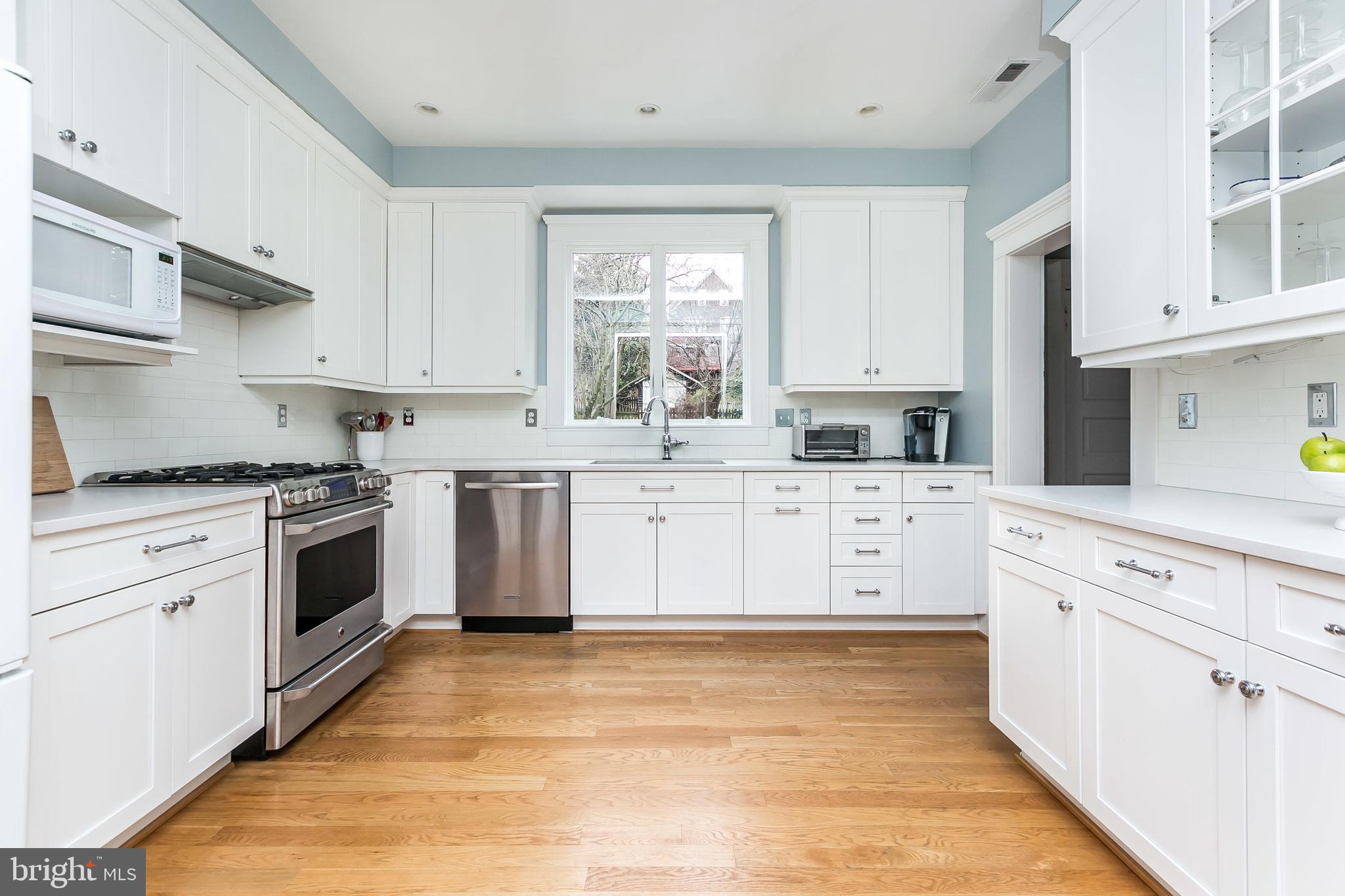 110 Hawthorn Road Baltimore, MD 21210 - Photo 9 of 61