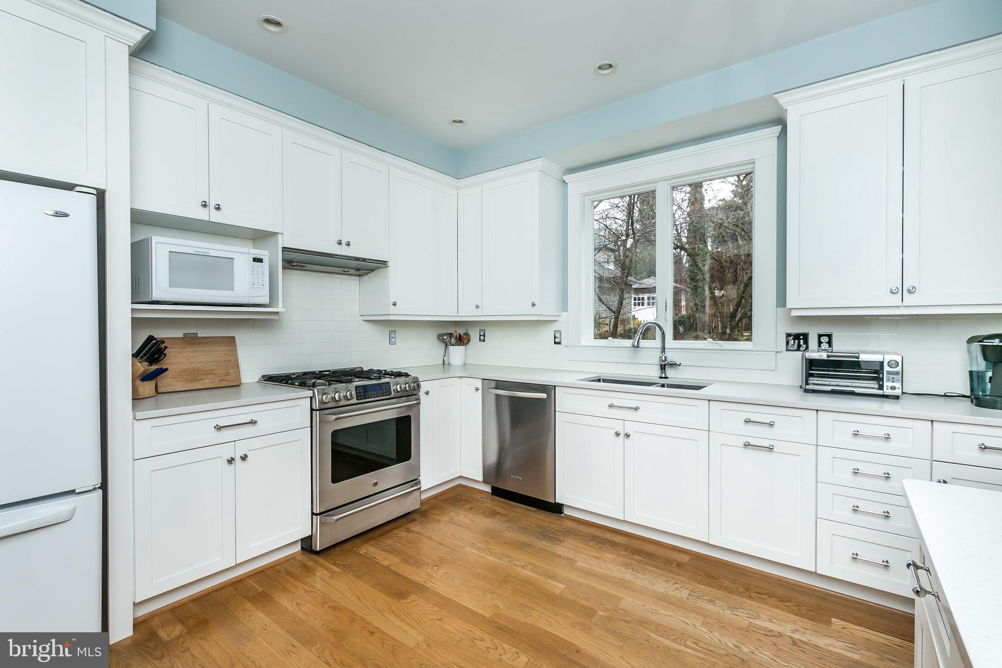 110 Hawthorn Road Baltimore, MD 21210 - Photo 10 of 61