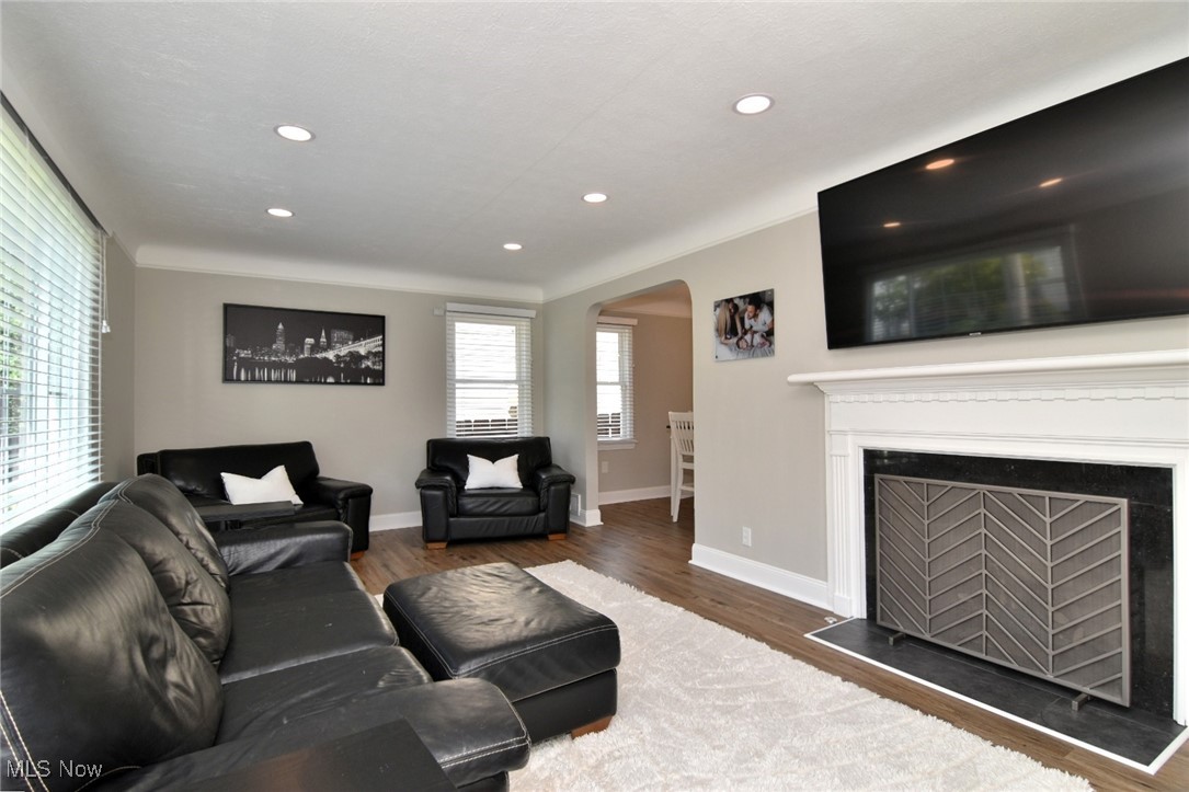 1187 Gordon Road Lyndhurst, OH 44124 - Photo 4 of 38