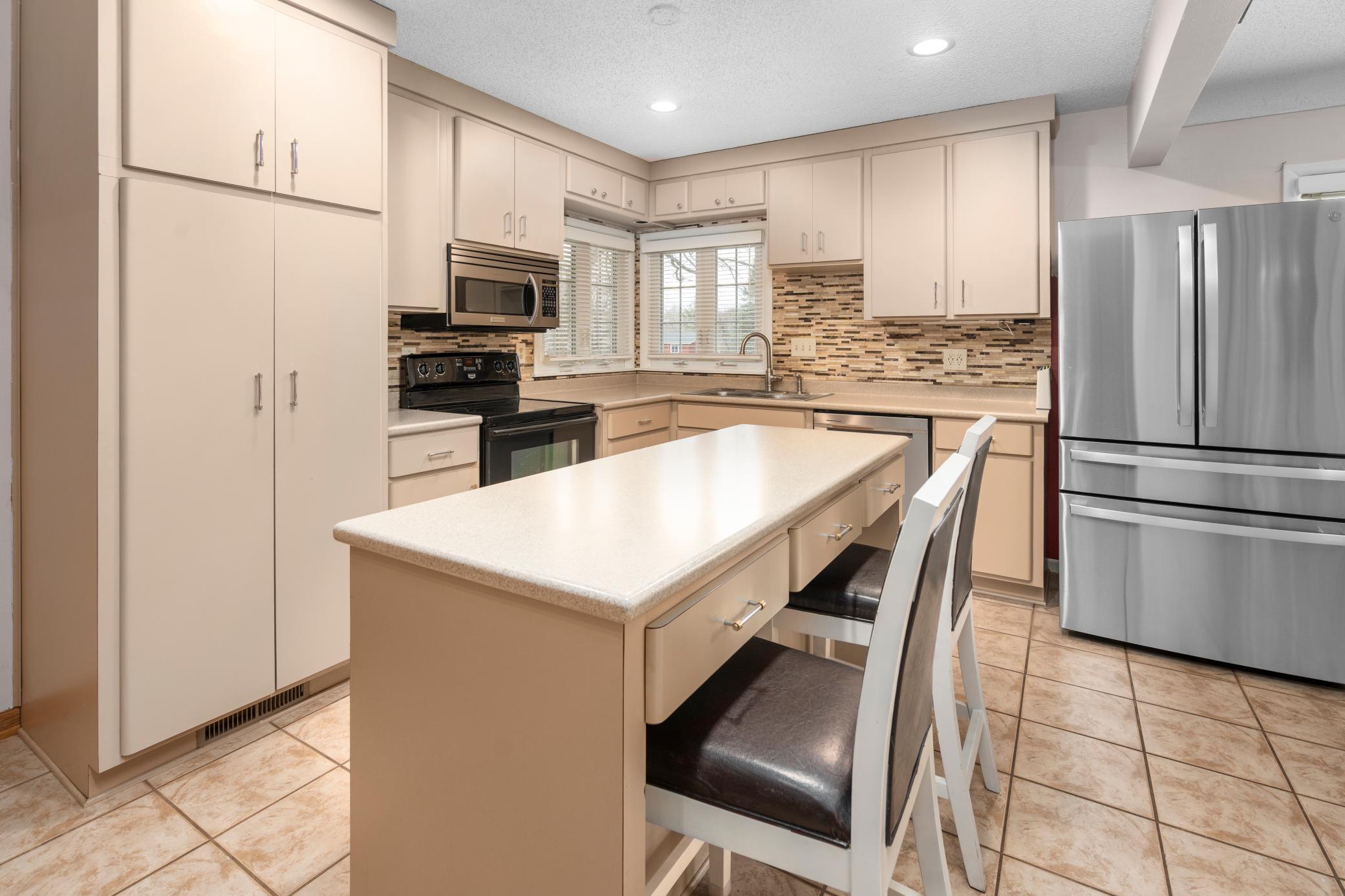 663 Roosevelt Road St. Cloud, MN 56301 - Photo 5 of 32