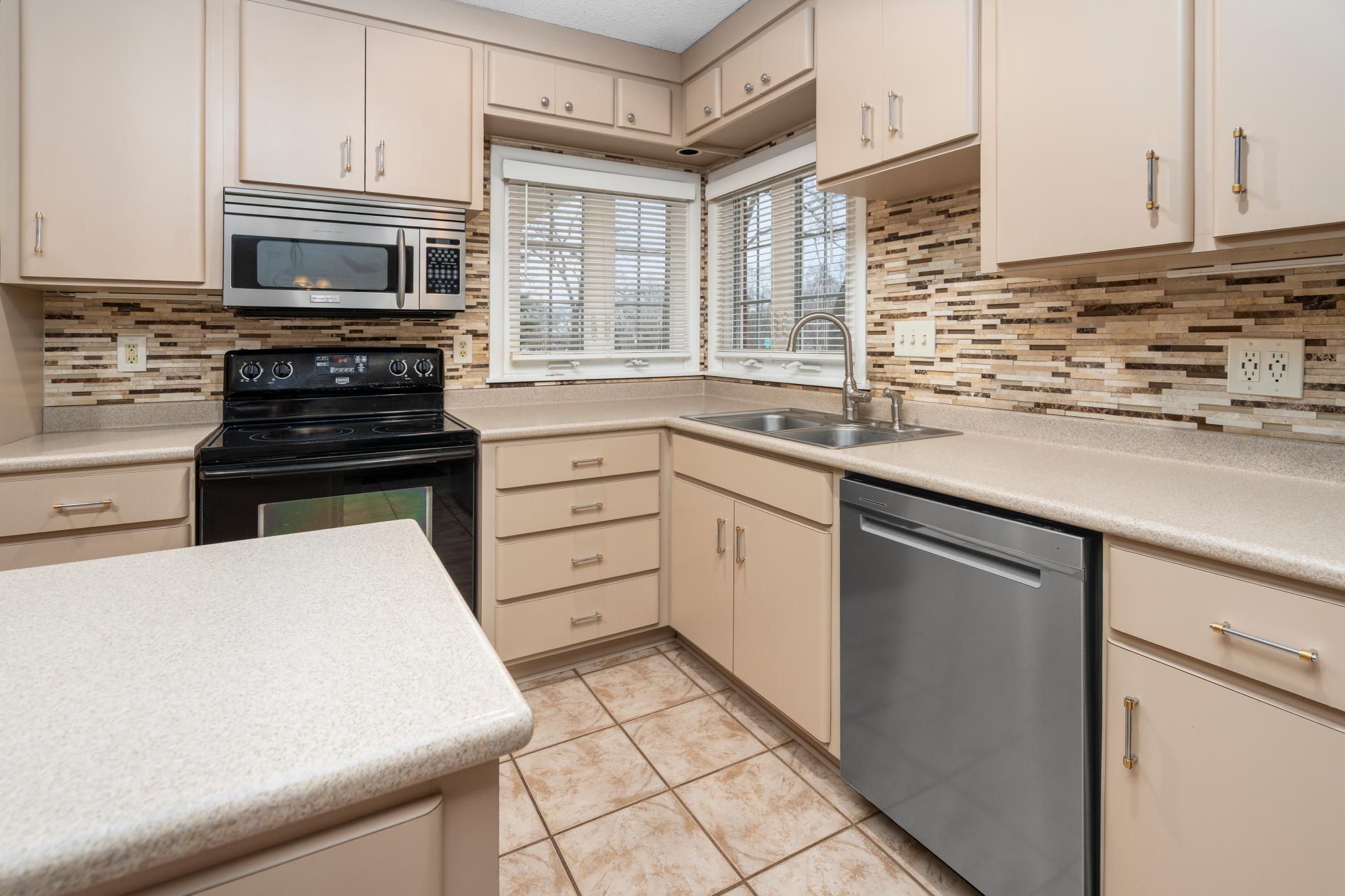 663 Roosevelt Road St. Cloud, MN 56301 - Photo 6 of 32