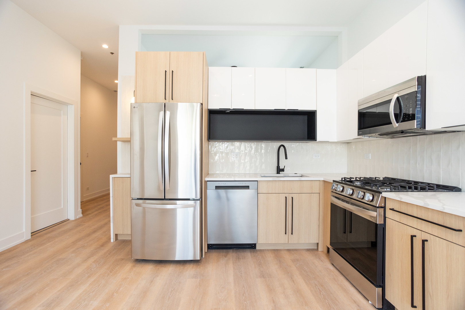 2042 West Irving Park Road, Unit 403 Chicago, IL 60618 - Photo 3 of 14