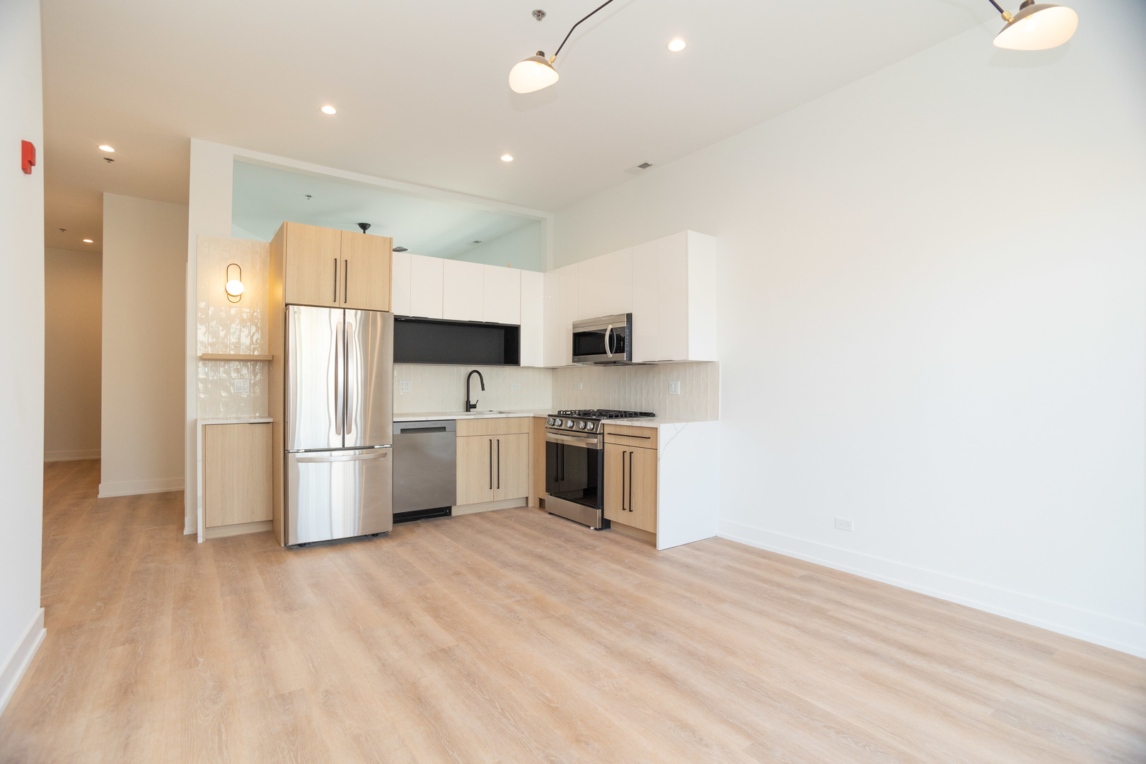 2042 West Irving Park Road, Unit 403 Chicago, IL 60618 - Photo 5 of 14