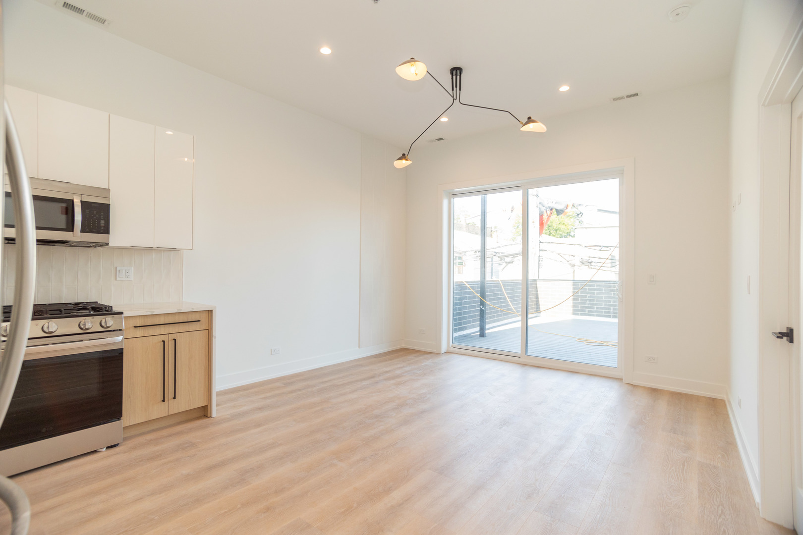 2042 West Irving Park Road, Unit 403 Chicago, IL 60618 - Photo 6 of 14