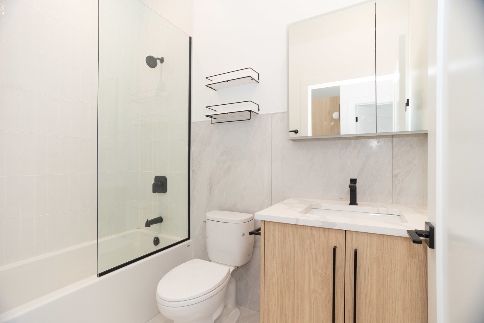 2042 West Irving Park Road, Unit 403 Chicago, IL 60618 - Photo 8 of 14