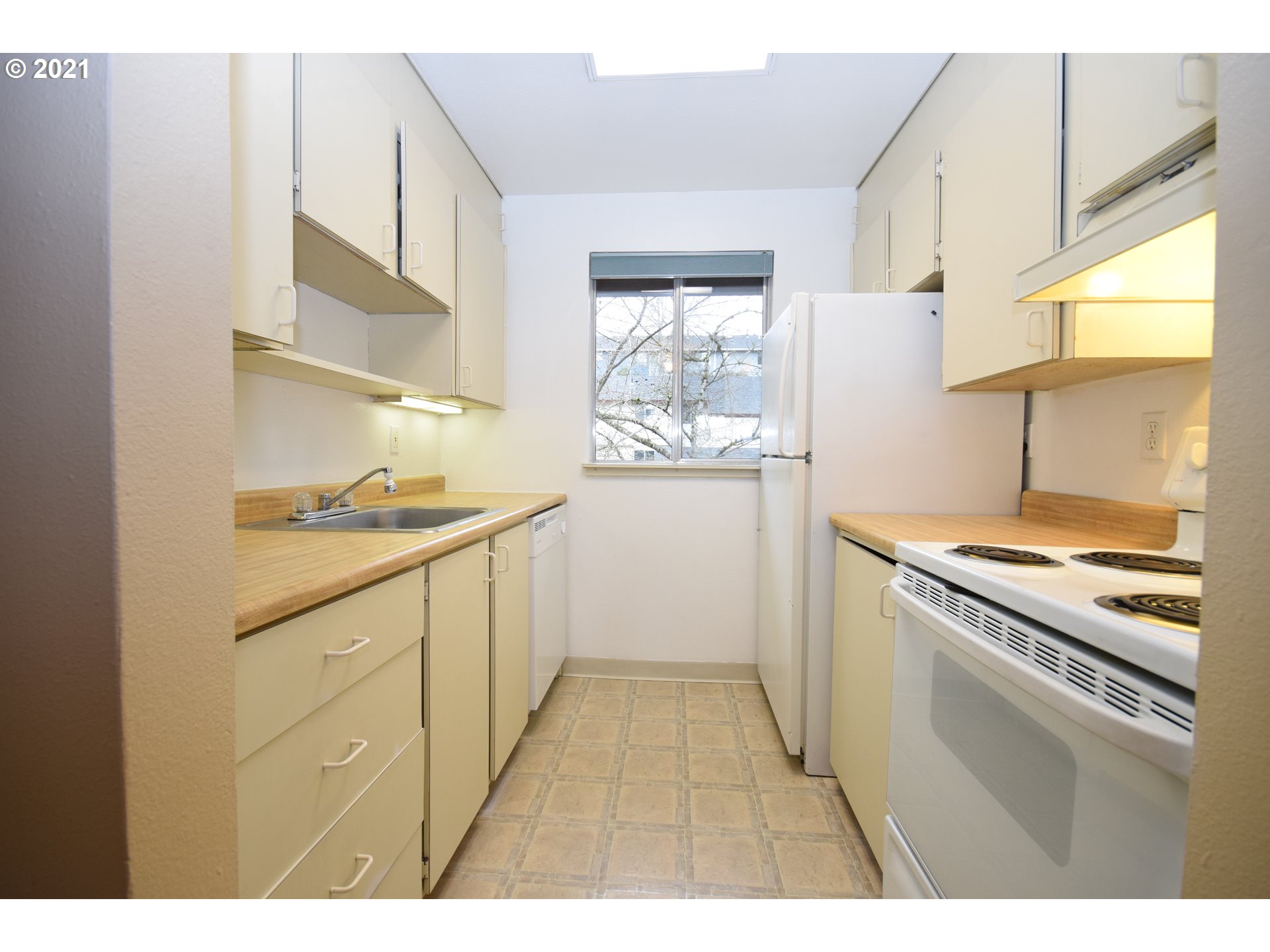 12620 Northwest Barnes Road, Unit 3 Portland, OR 97229 - Photo 12 of 14 Gallery Image 12