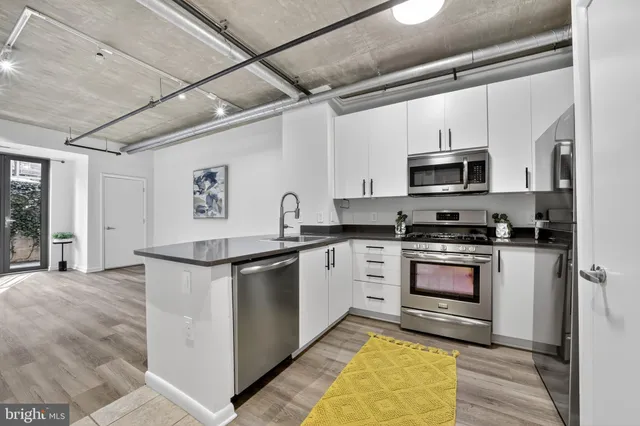 $2,700 | 1300 N Street Northwest, Unit 18, Washington, DC 20005