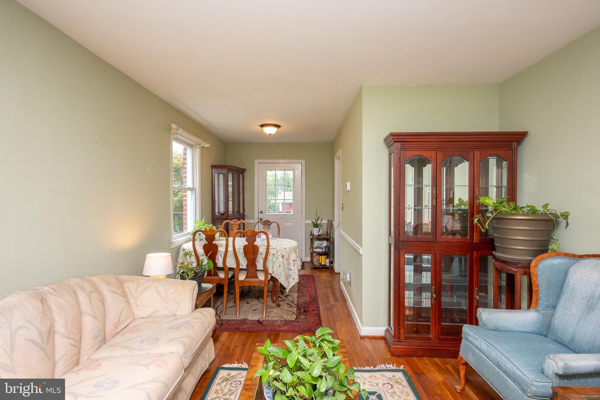 11904 Bluhill Road Silver Spring, MD 20902 - Photo 2 of 34 Living/Dining
