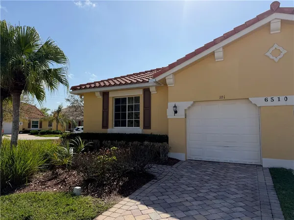 $2,200 | 6510 Oxford Circle, Unit 101A, Vero Beach, FL 32966