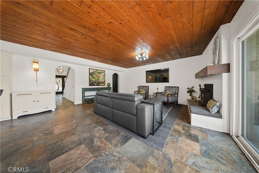 17007 Ranchero Road Riverside, CA 92504 - Photo 12 of 39